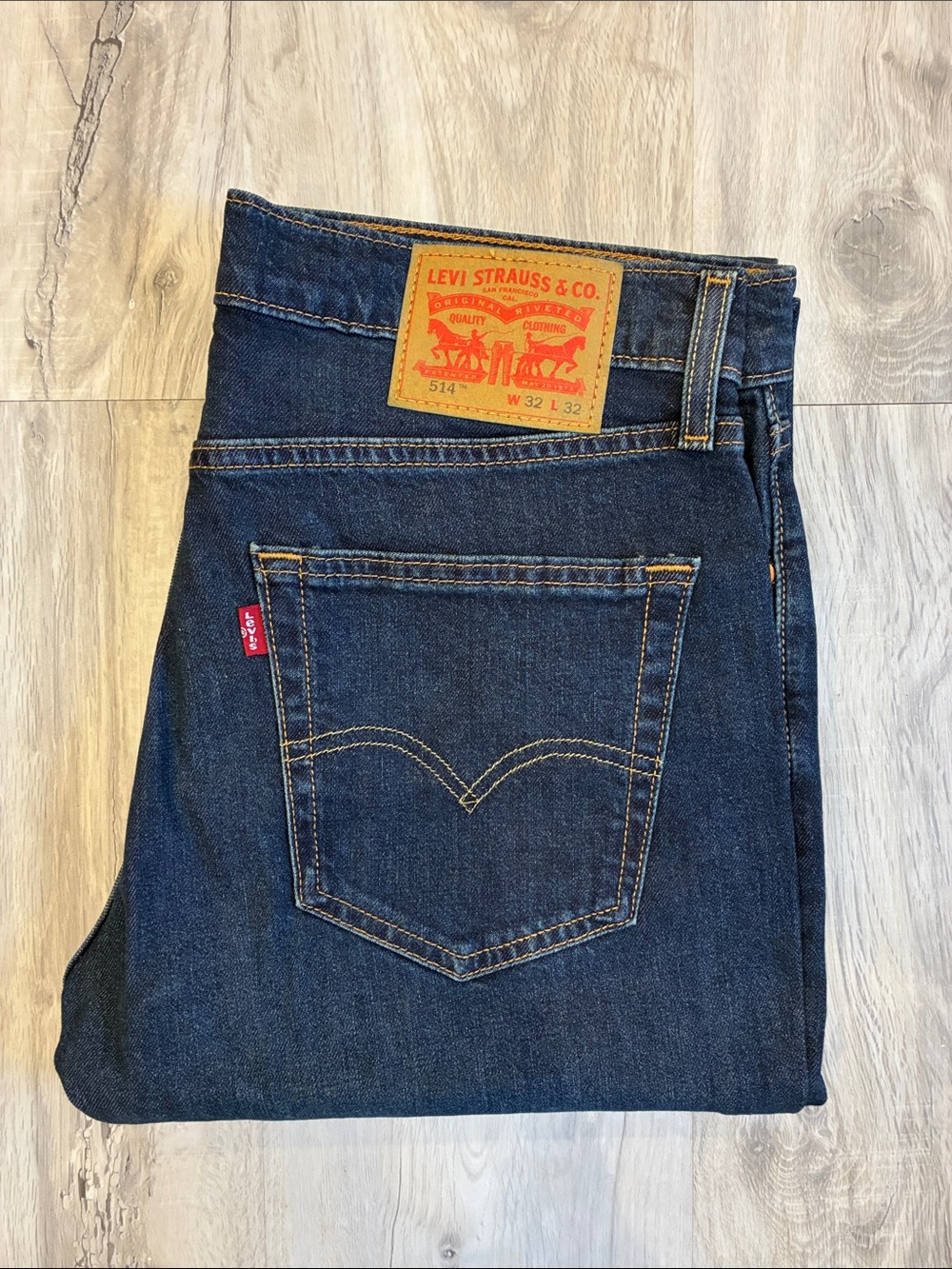 Levi's 514 Men's Indigo Straight-Leg Jeans with Contrast Stitching 32x32